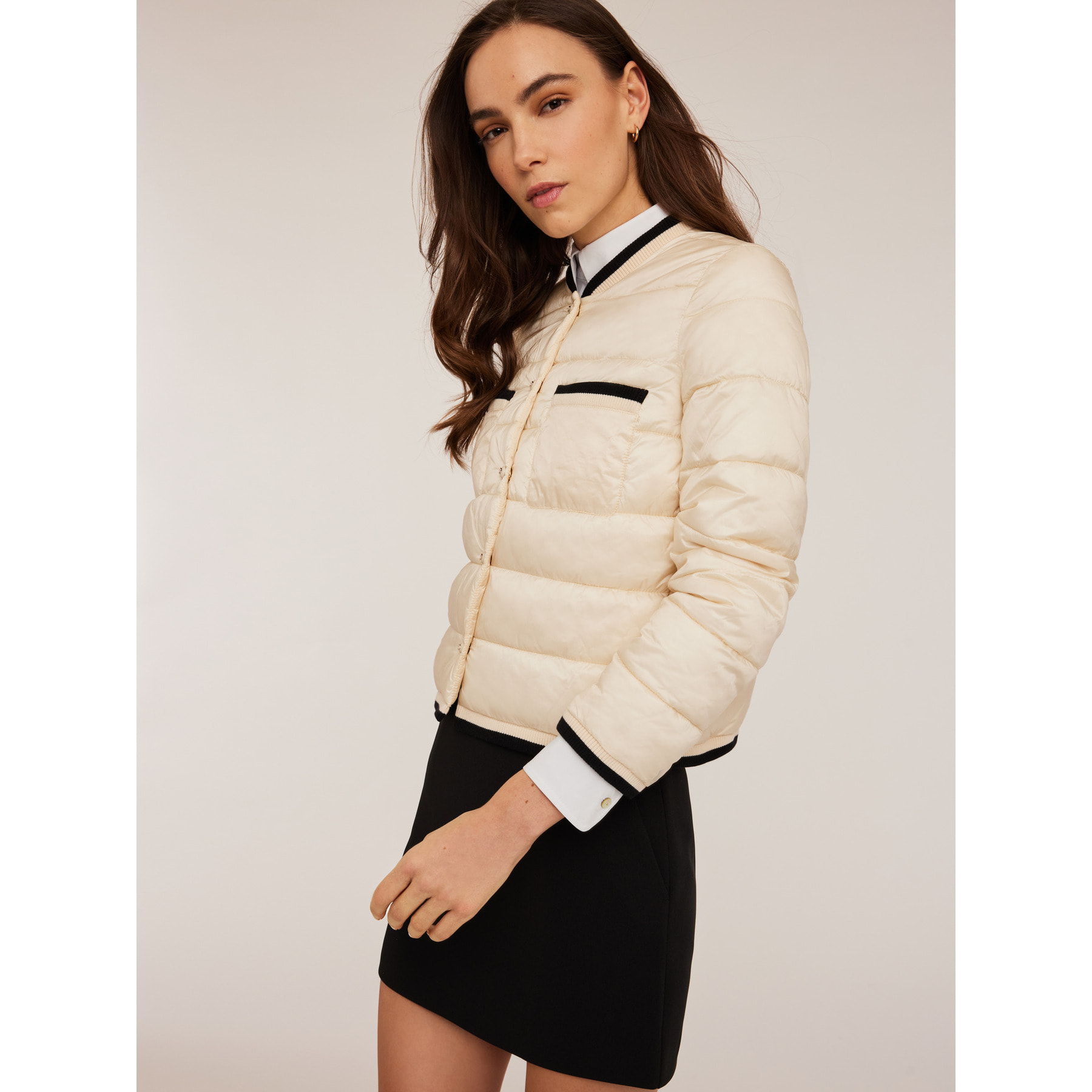 Motivi - Piumino imbottito con bordi a contrasto - Bianco