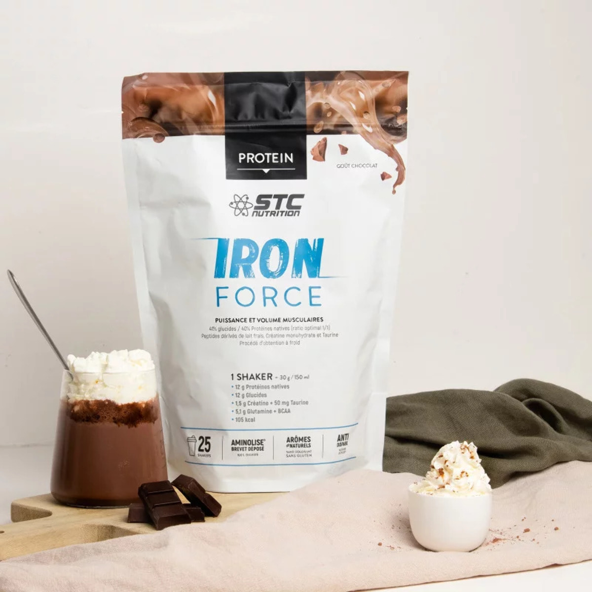 STC NUTRITION - Iron Force - Préparation en poudre pour boisson riche en Protéines, Créatine, Taurine - Puissance & Volume musculaires - 100% Digeste - Goût Chocolat - 25 shakers - Doypack 750g - Chocolat