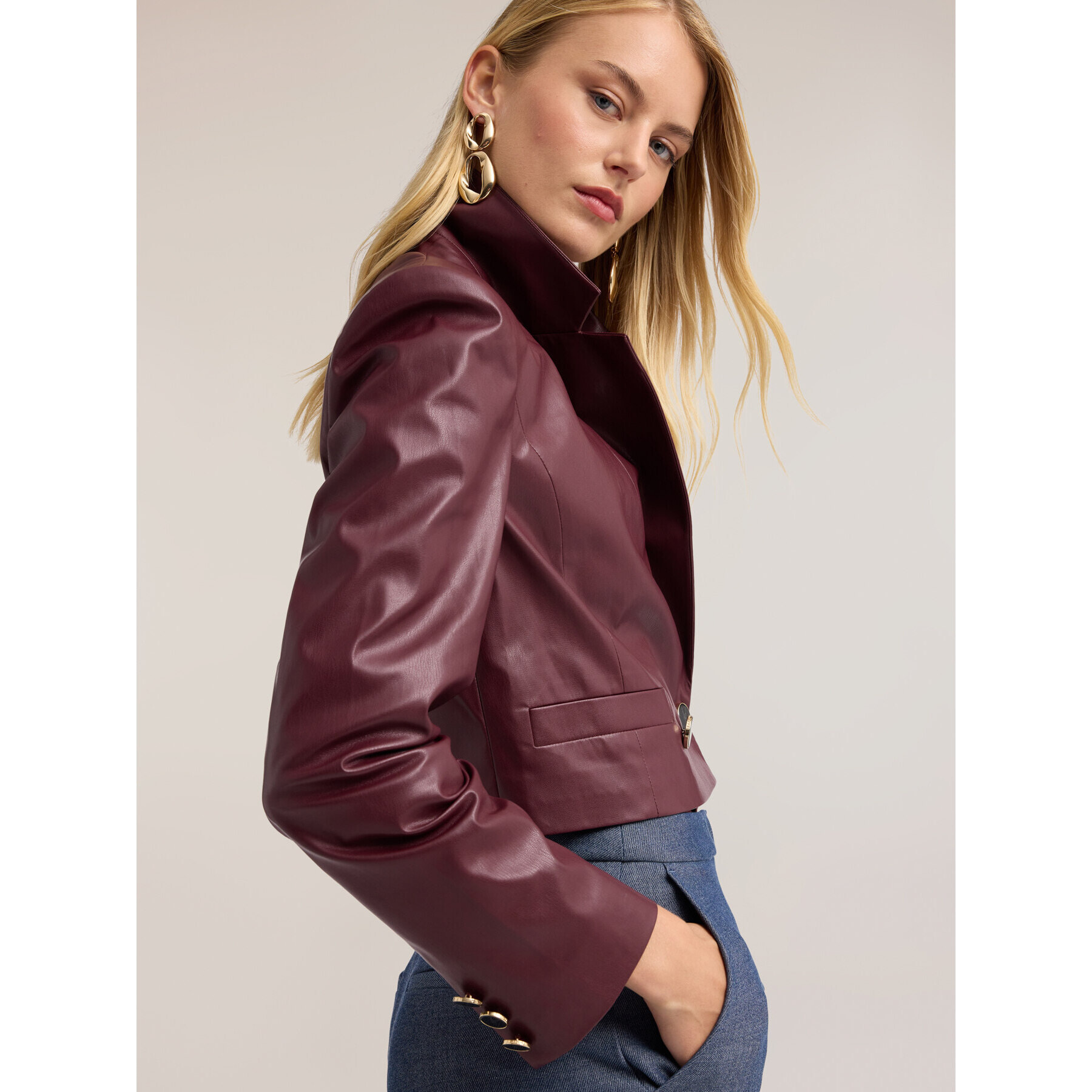 Motivi - Chaqueta Spencer en tejido revestido - Burgundy