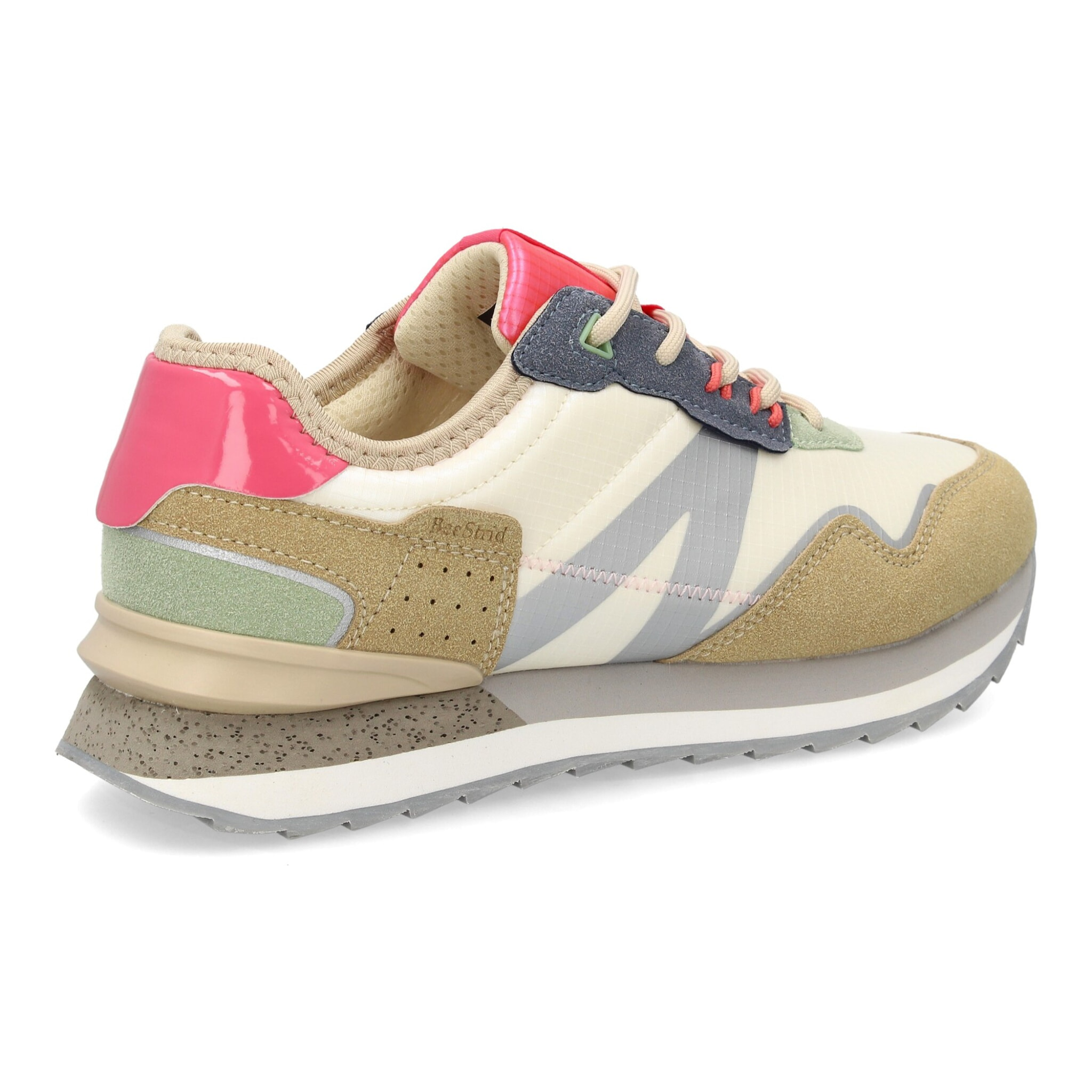 Zapatilla deportiva urbana y moderna