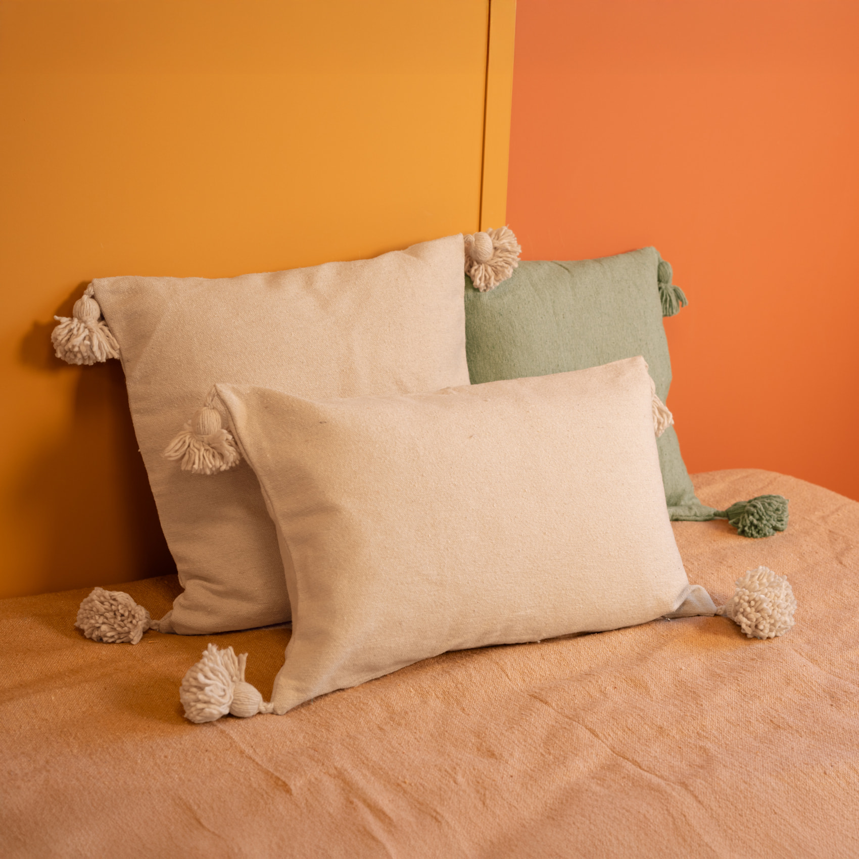 Housse de coussin en laine à pompons - Crème