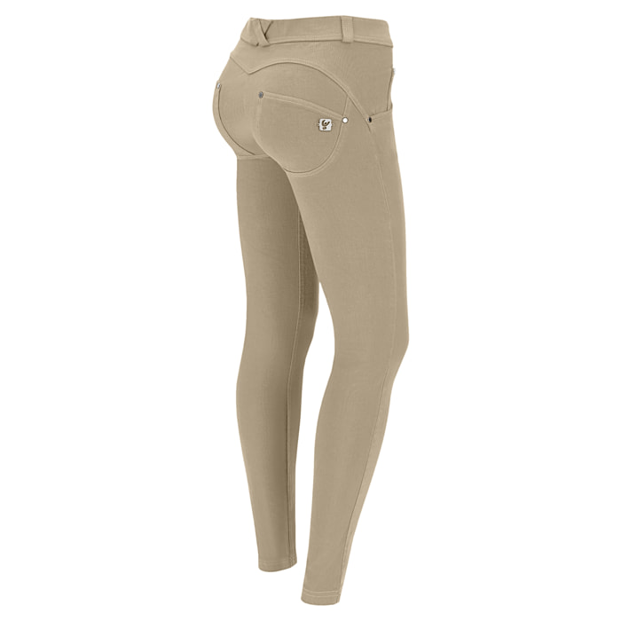 Pantaloni push up WR.UP® skinny in tessuto navetta tinto in capo