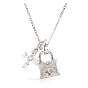 Collar de plata de ley 925 con colgante de cruz pequeña de circón y cierre de resorte.