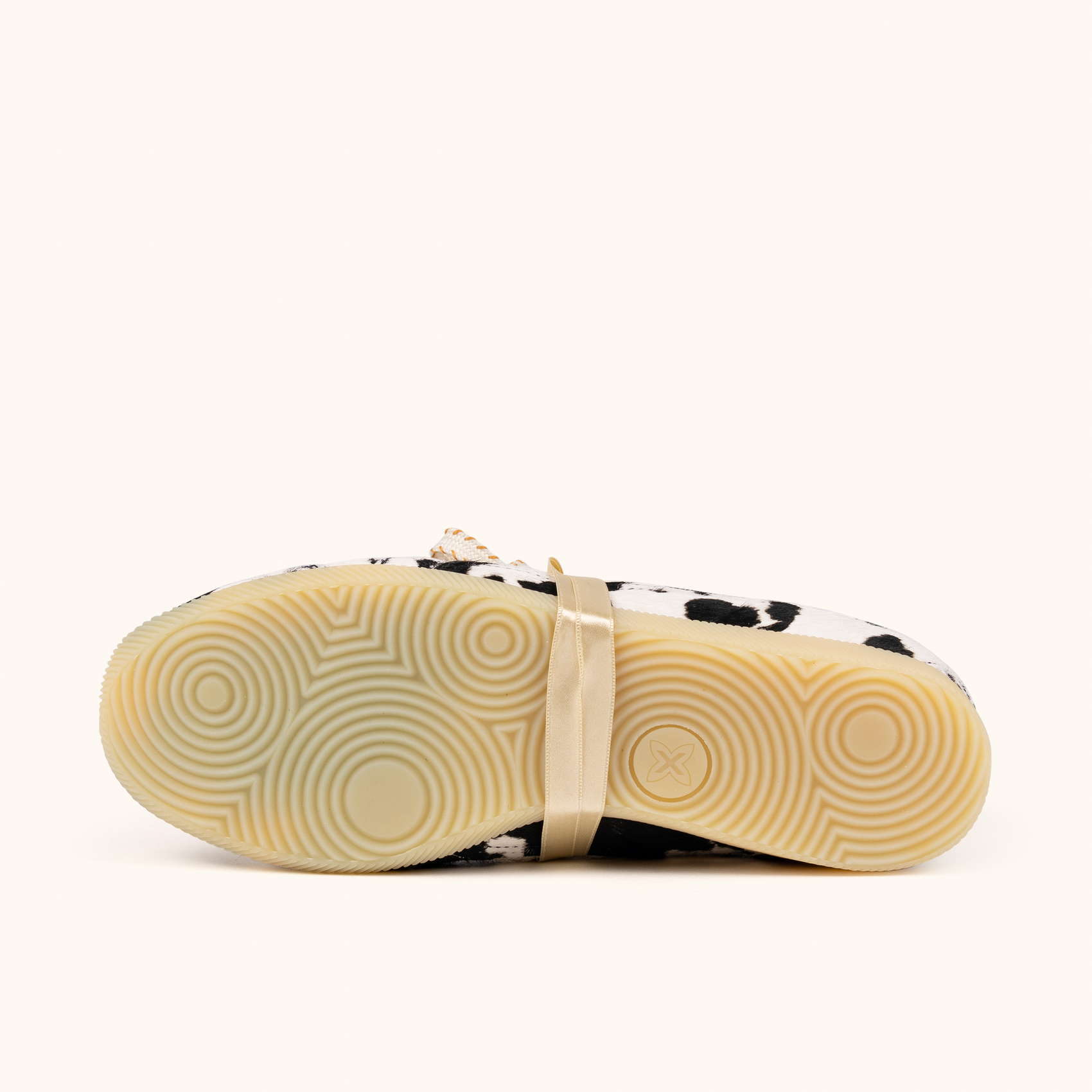 Sneakers de Estilo Fútbol Retro-Futuro con Estampado de Vaca Blanco y Negro MUNICH MUNDIAL STRADA COW 02