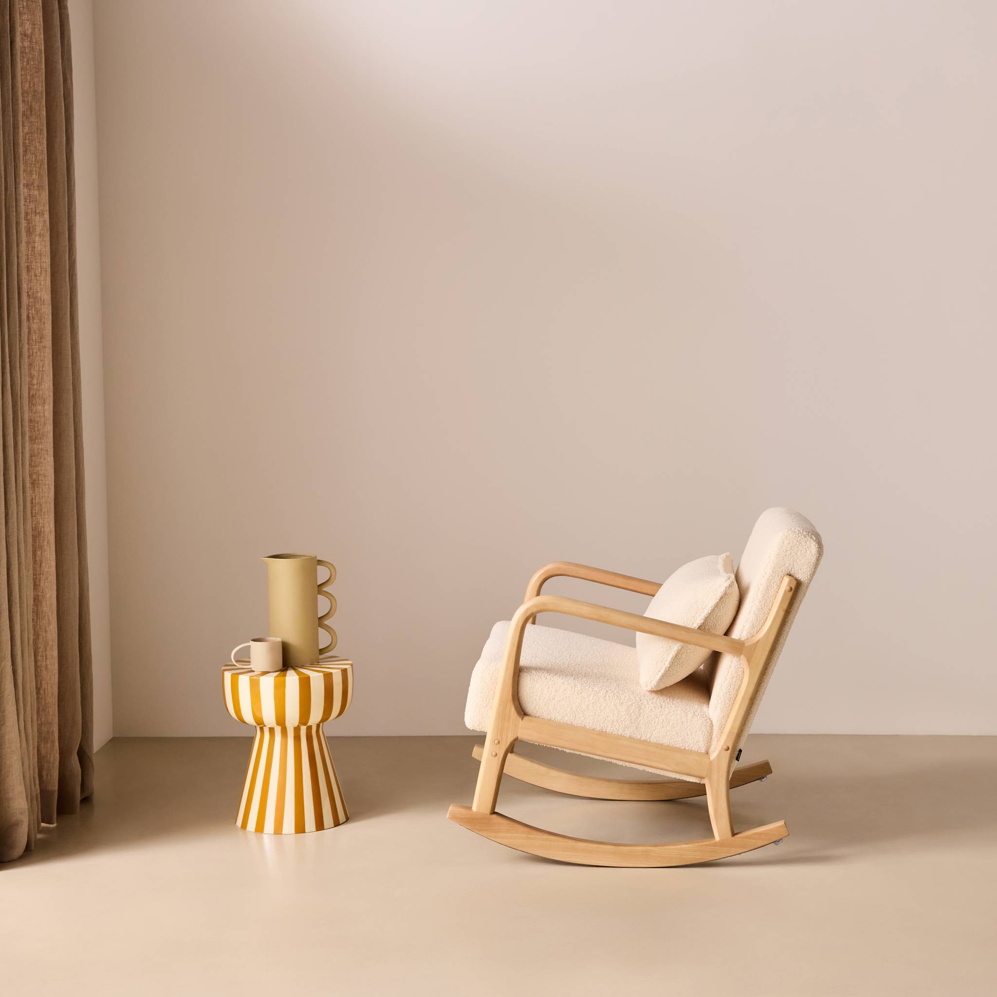 Rocking chair scandinave bois d'hévéa et bouclette LORENS