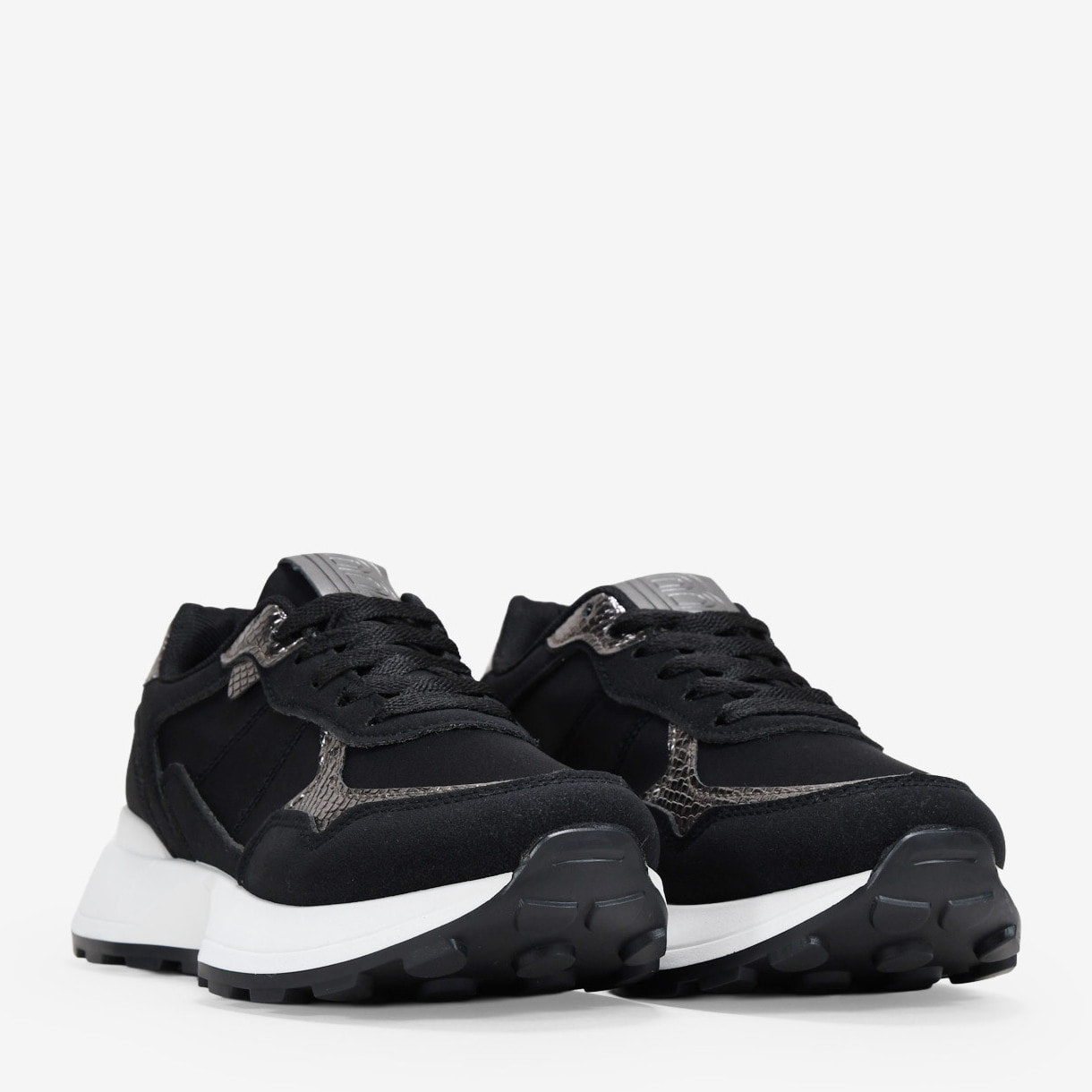 Zapatillas de plataforma negras con cordones