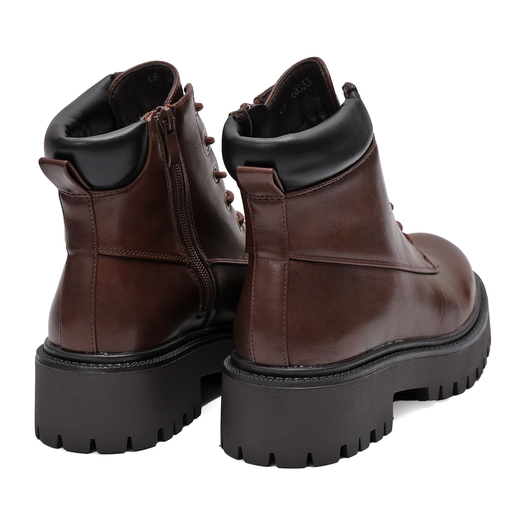 Anfibi in simil pelle con stringhe