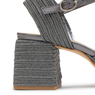 Sandalia Vallita tacón forrado en trenzado metalizado artesanal con pulsera y escote en V