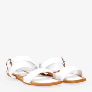 Sandalias planas blancas  con hebilla