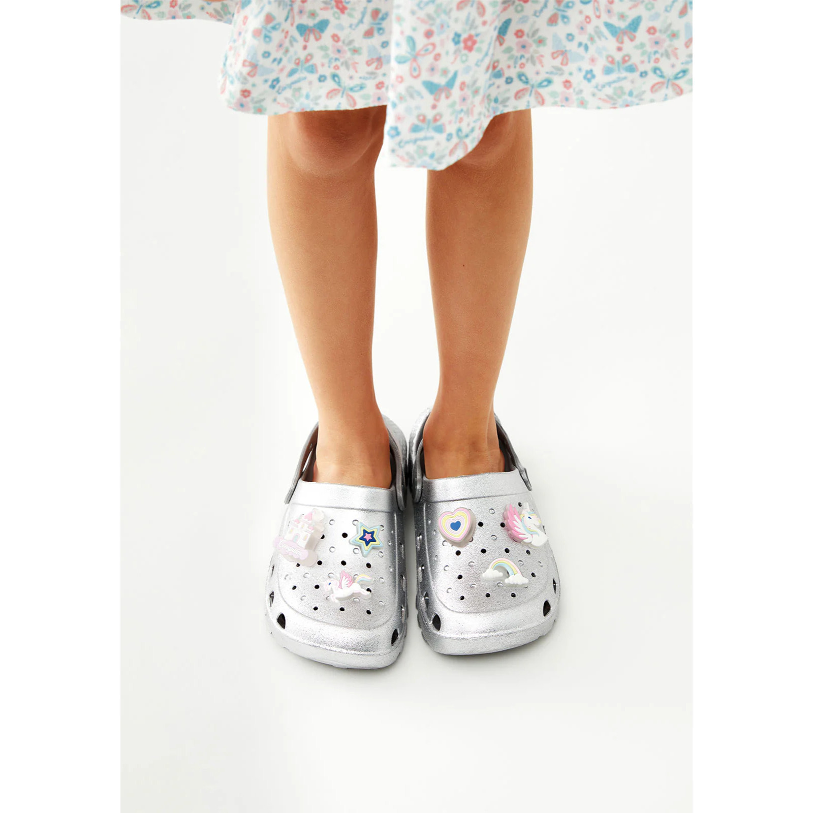 Zuecos  de Niña Glitter Plateado con Detalles Luminosos y Temática de Castillo