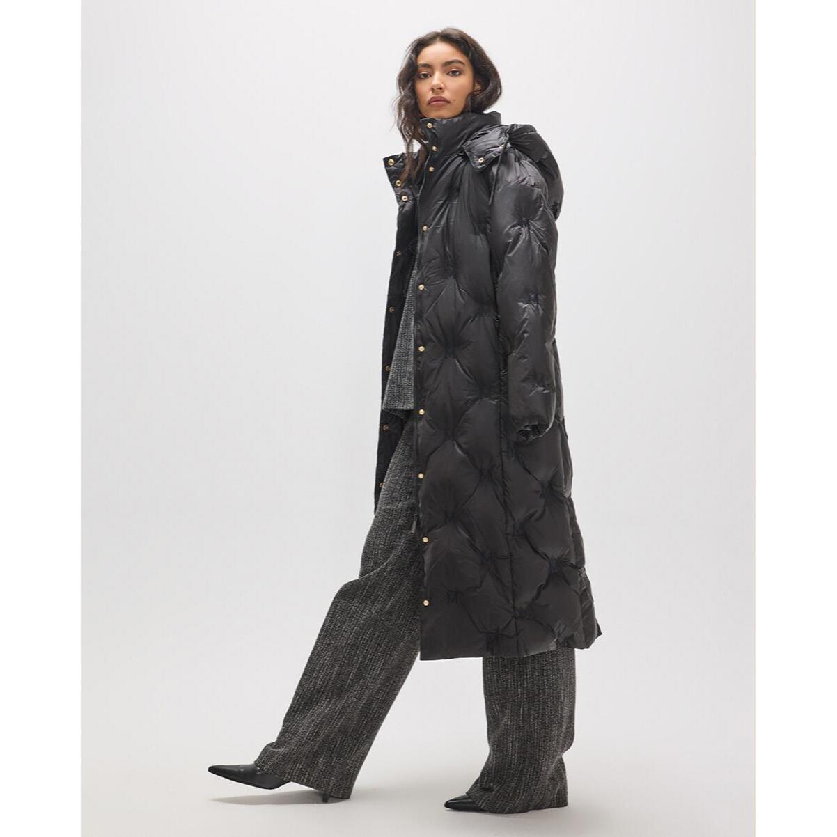 Cappotto lungo trapuntato con M ricamate