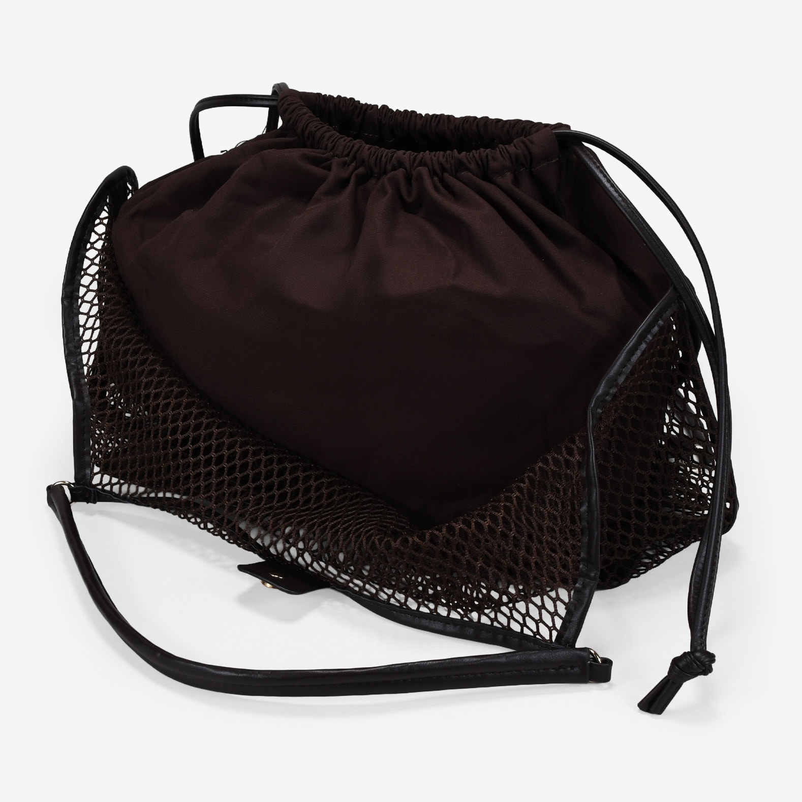 Bolso de hombro marrón de malla
