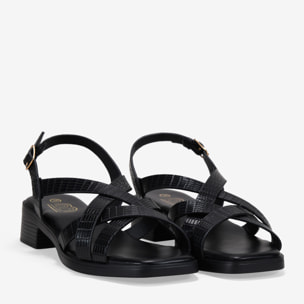 Sandalias de tacón negras con tiras y hebilla