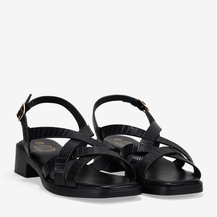 Sandalias de tacón negras con tiras y hebilla