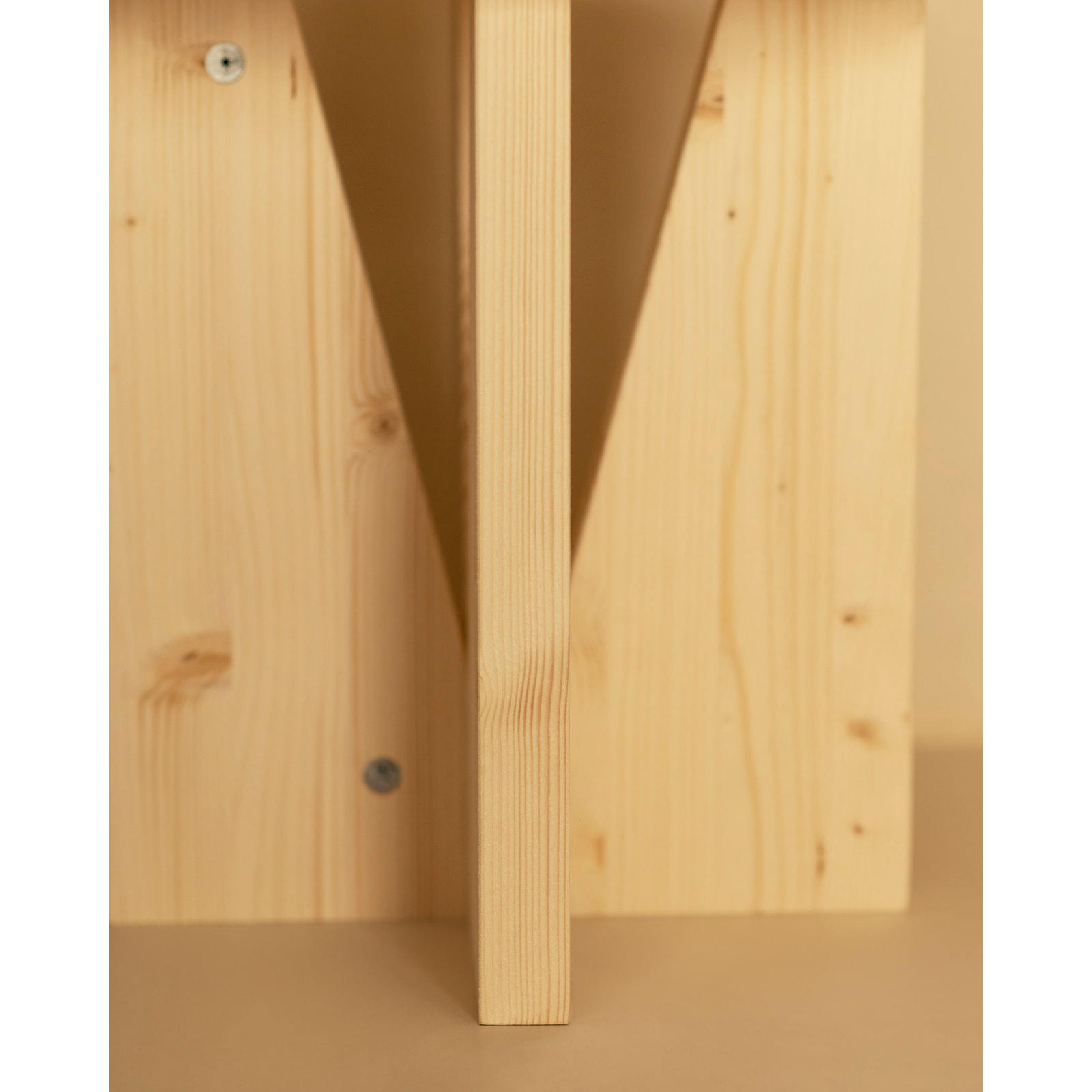 Table de chevet en bois massif en ton naturel de 40x40cm Hauteur: 40 Longueur: 40 Largeur: 40