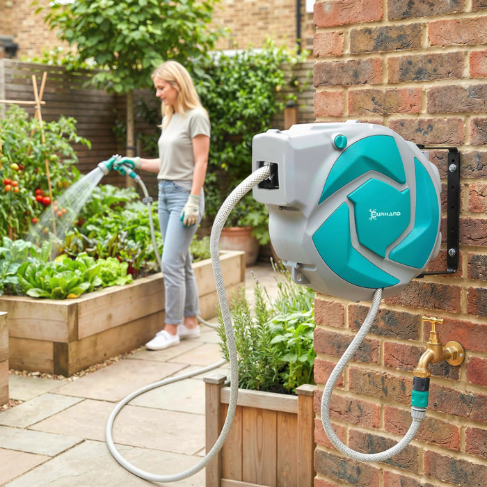 Enrollador de Manguera para Jardín 10+1 m con Boquilla de 7 Funciones, Carrete de Manguera de Jardín de Pared, Giratorio 180°, con Retorno Enrollado Automático, Gris Claro y Verde