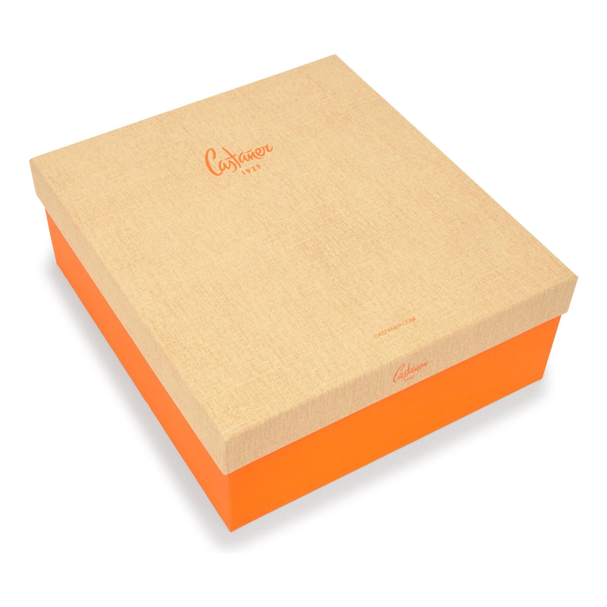 Botín de tacón Alegra en charol con cierre elástico y tacón kitten