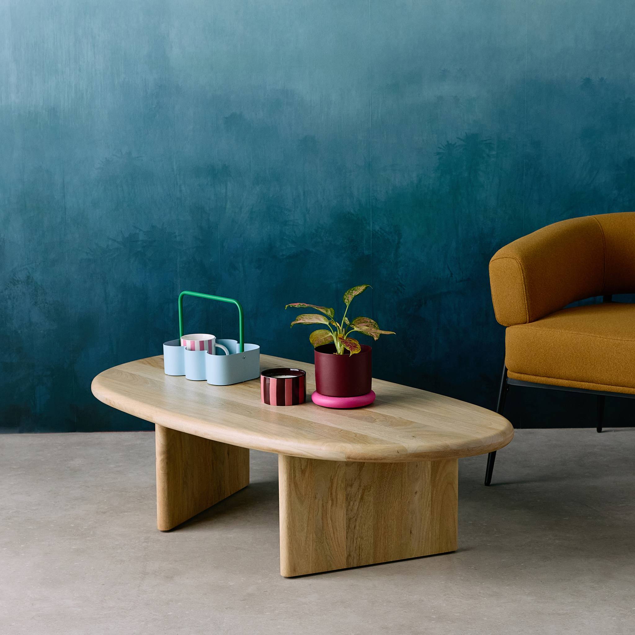 Table basse ovale bois de manguier naturel. L 119.5 x P 60 x H 35cm