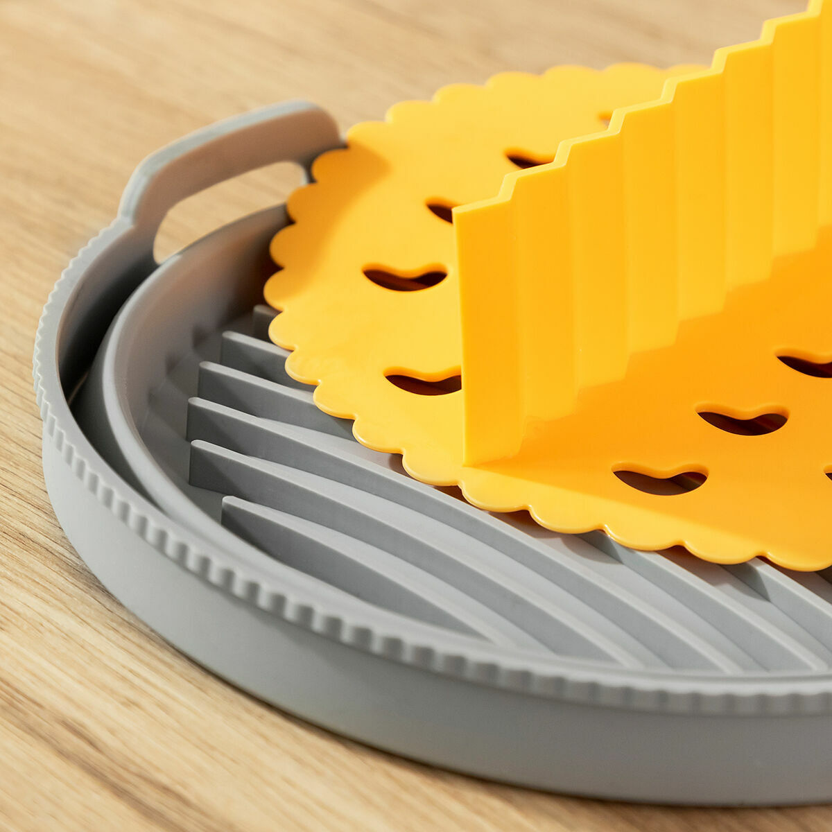 Set Ceste Pieghevoli in Silicone con Manici e Separatori per Friggitrice ad Aria InnovaGoods (3 Pezzi)