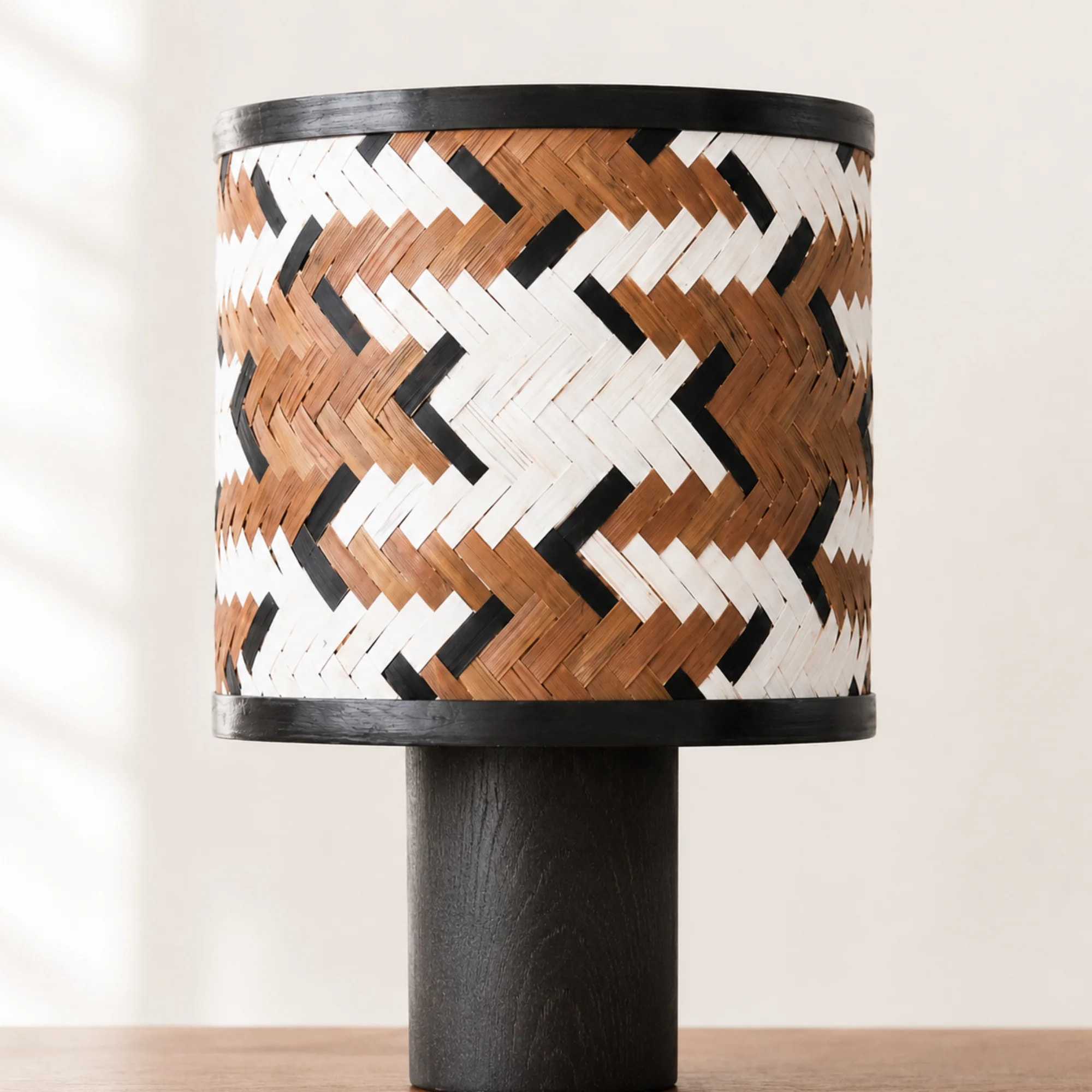 Lampe à poser en bois de chêne et bambou marron et noir - Phil