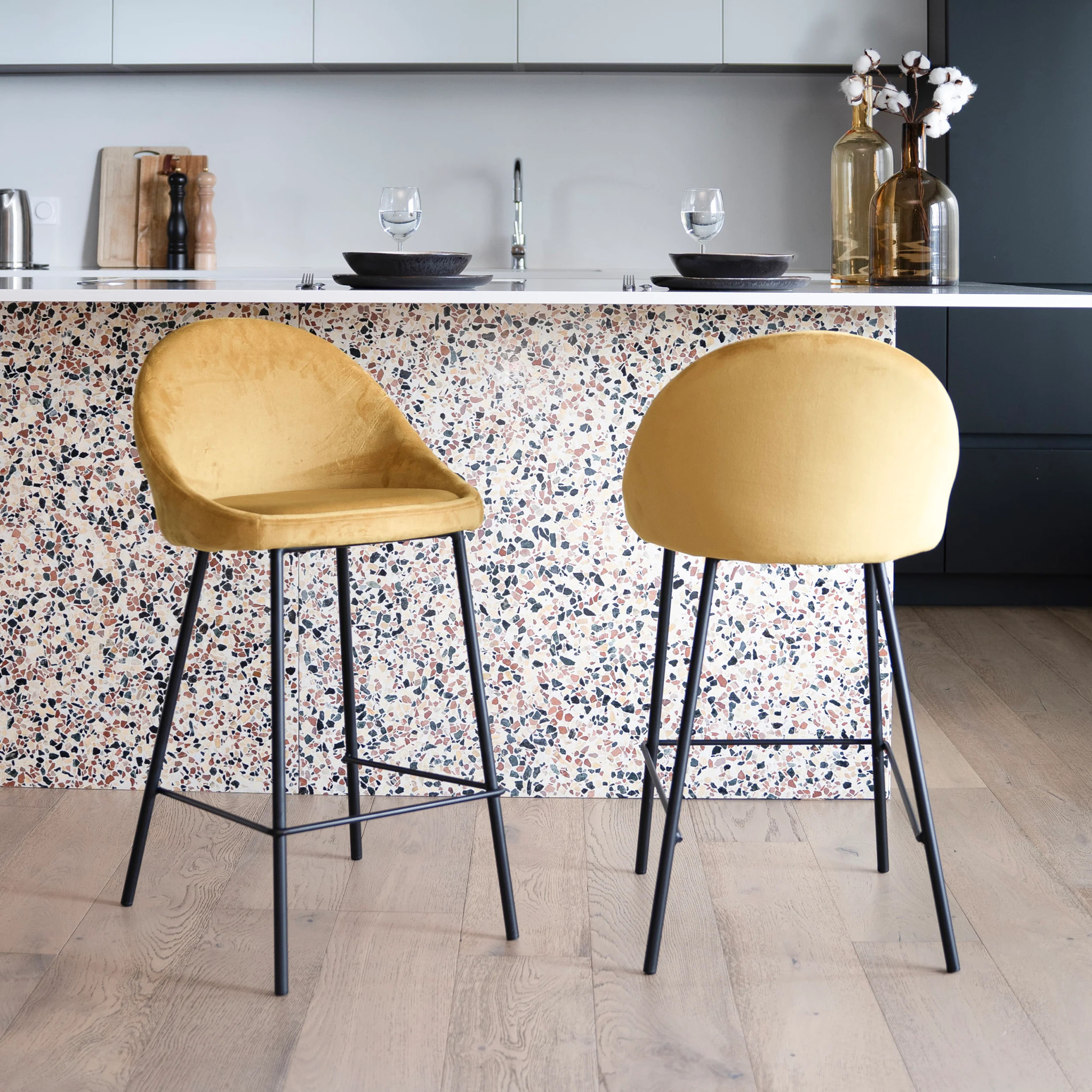 Lot de 2 chaises pour îlot central 65 cm en velours jaune - Misty