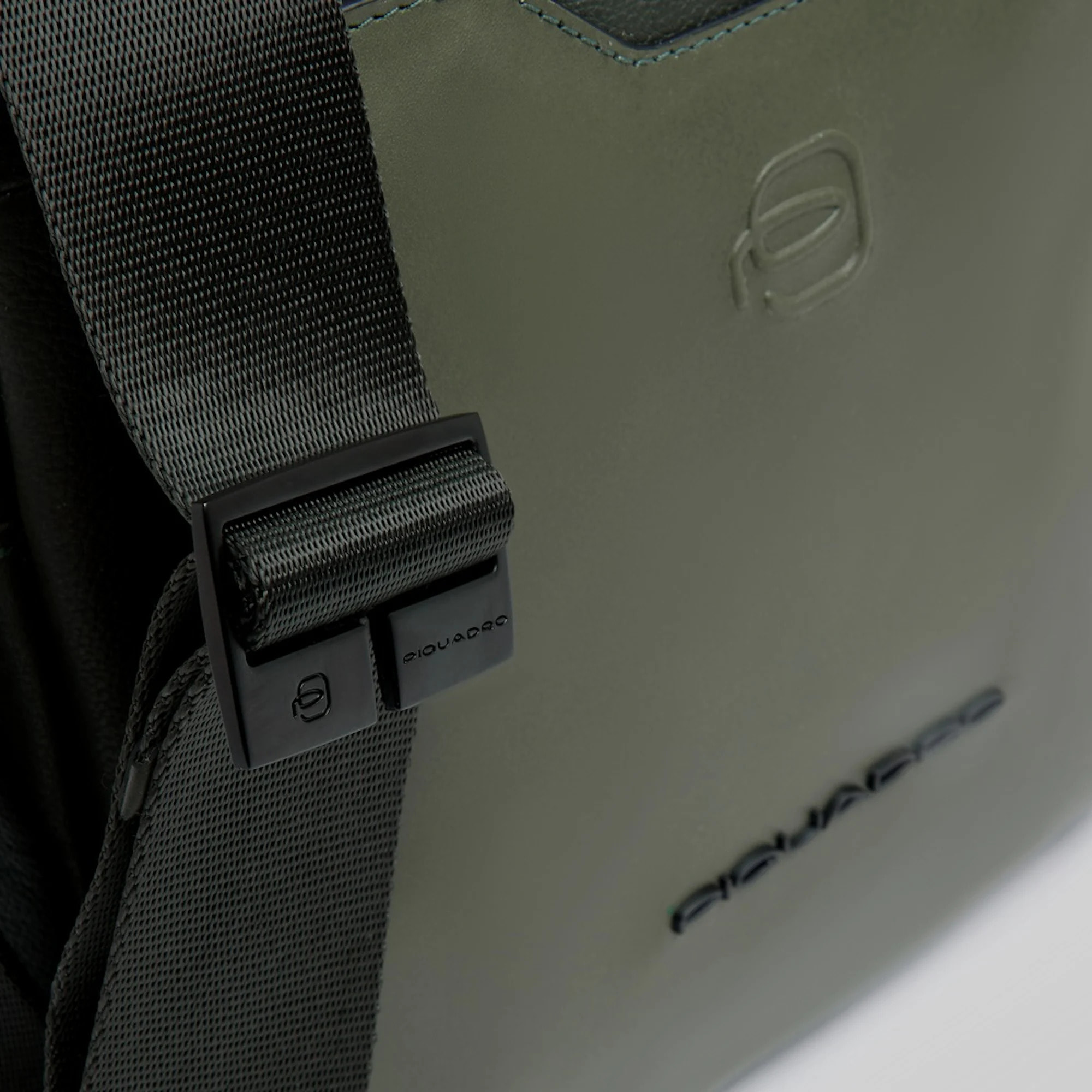 Piquadro Borsello in pelle porta iPad®, schermato con protezione RFID