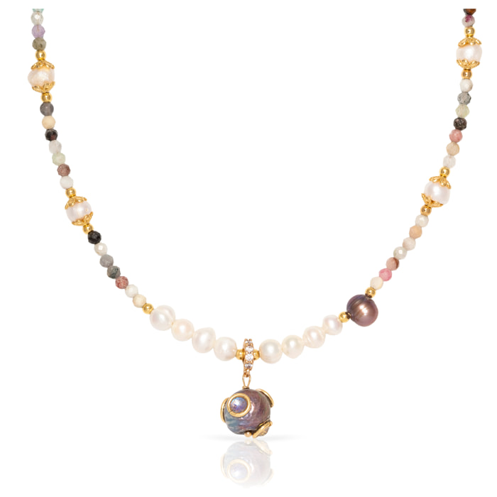 Collar barroco con colgante de perla negra, circonitas y cierre de mosquetón.