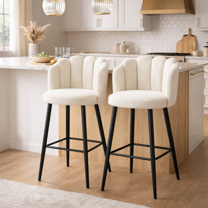 Lot de 2 tabourets de bar – Tissu bouclé – Dossier et repose-pieds