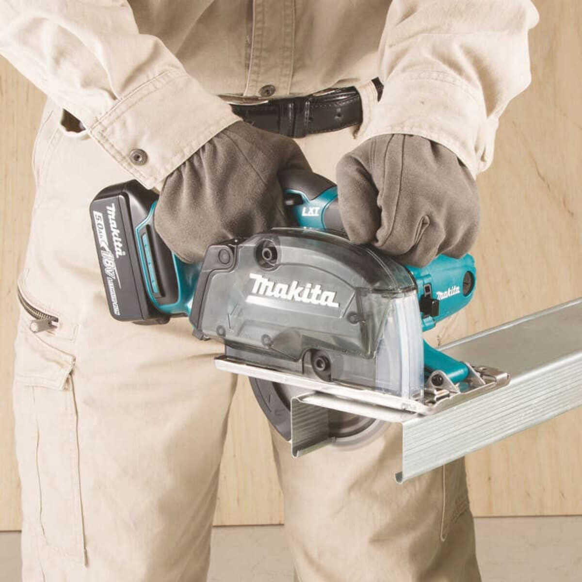 Sierra circular de metal 18 V Li-Ion 5 Ah Ø 136 mm MAKITA - 2 baterías, cargador, maletín - DCS552RTJ