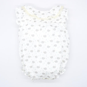 Pelele estampado de erizos, con volante en el cuello y en la sisa.