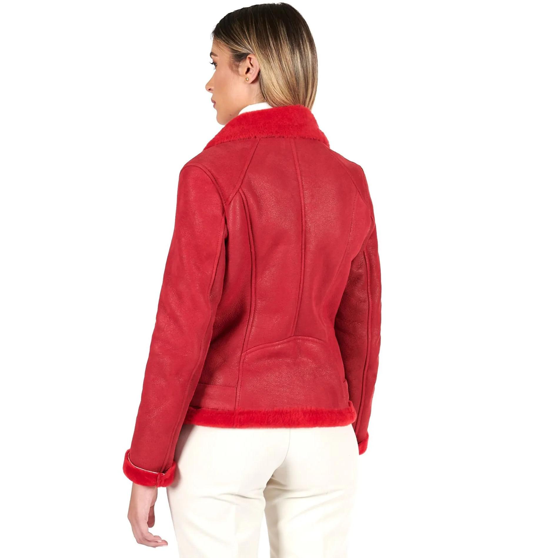 Montone shearling rosso con cintura e cerniera trasversale