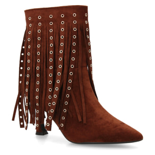 Botín de tacon flecos y tachuelas metálicas