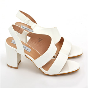 Sandali in simil pelle verniciata con tacco