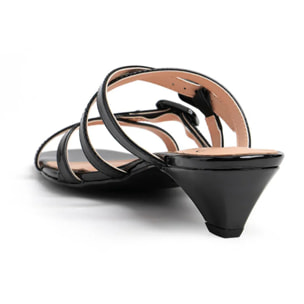 Sandalo con fascette e tacco a cono - NERO