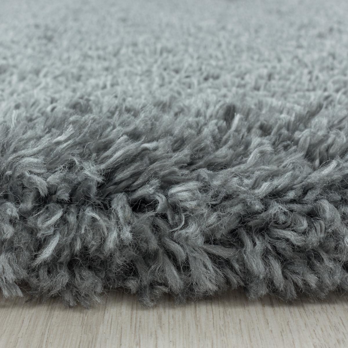 Tapis longs poils shaggy tissé motif uni TENI