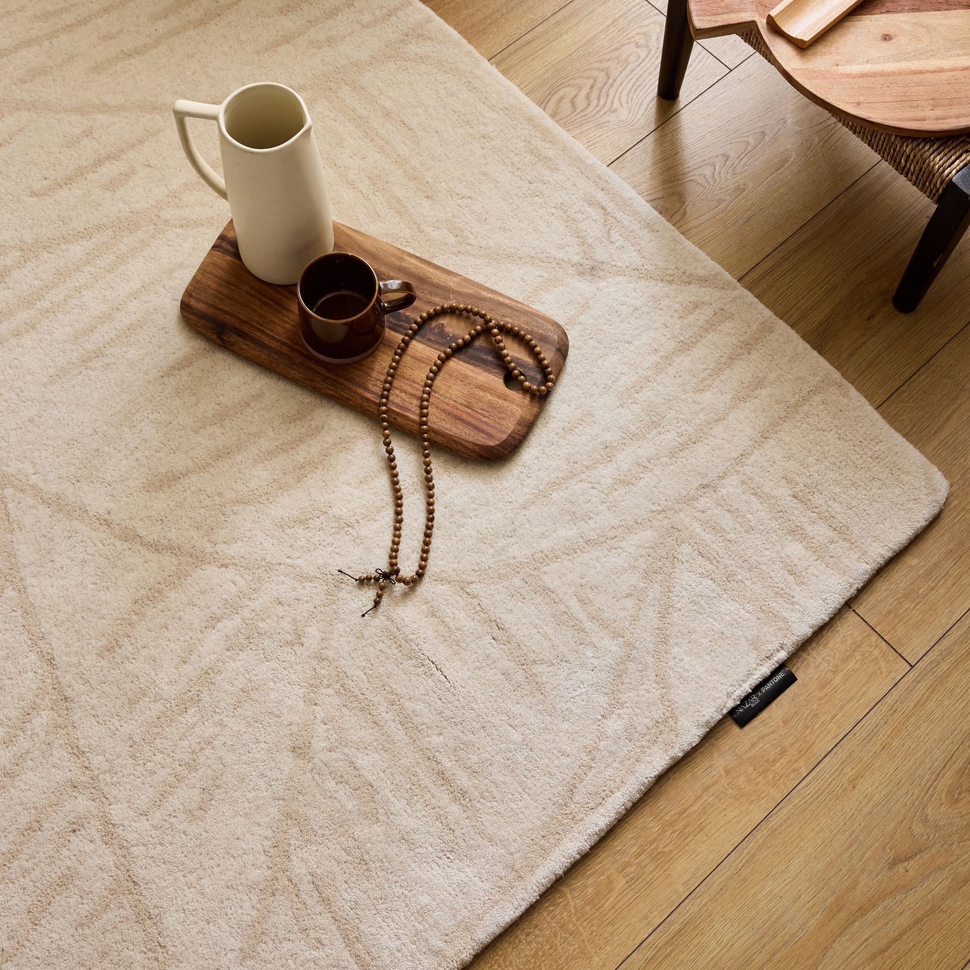 PANTONE - Tapis en laine fait main CEDRE BLANC à motif feuille crème