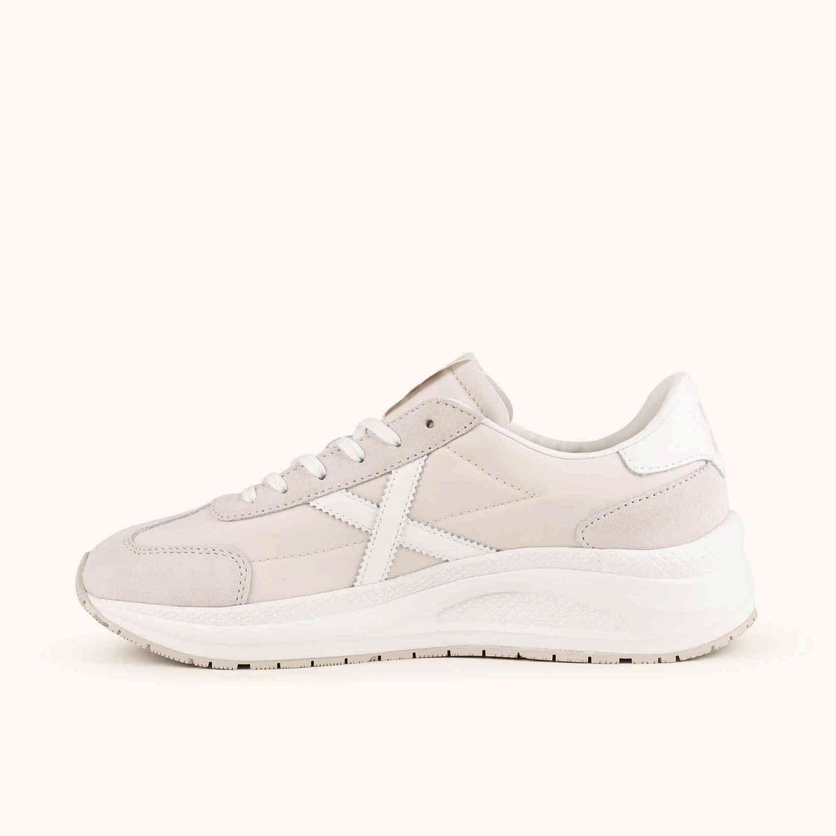 MUNICH AGORA 02 Zapatillas de estética urbana y técnica en color beige y blanco