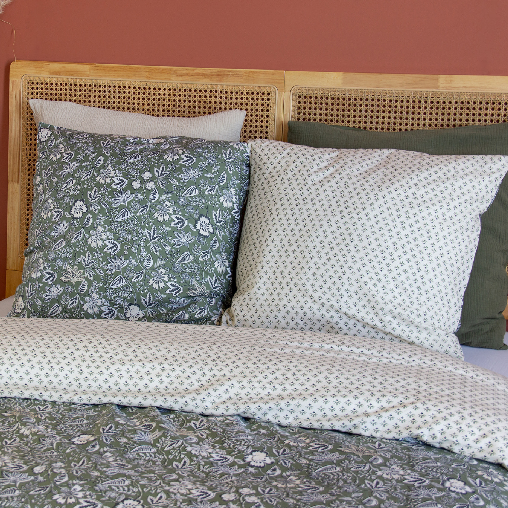 Parure de lit 3 pièces réversible motif floral - Kaki