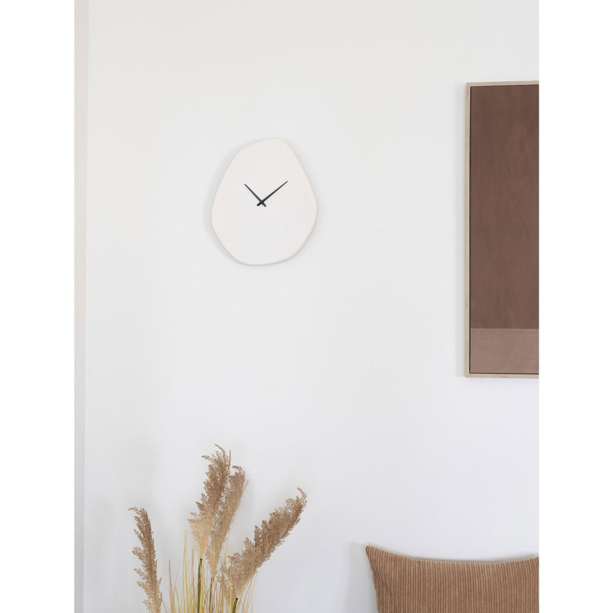 Orologio da parete Vienna in cemento bianco avorio forma organica 28×33 cm