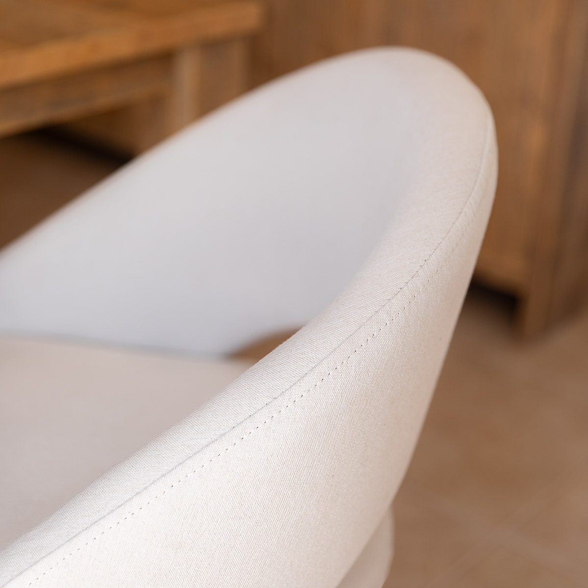 Pack 2 sillas beige de comedor con reposabrazos tapizadas