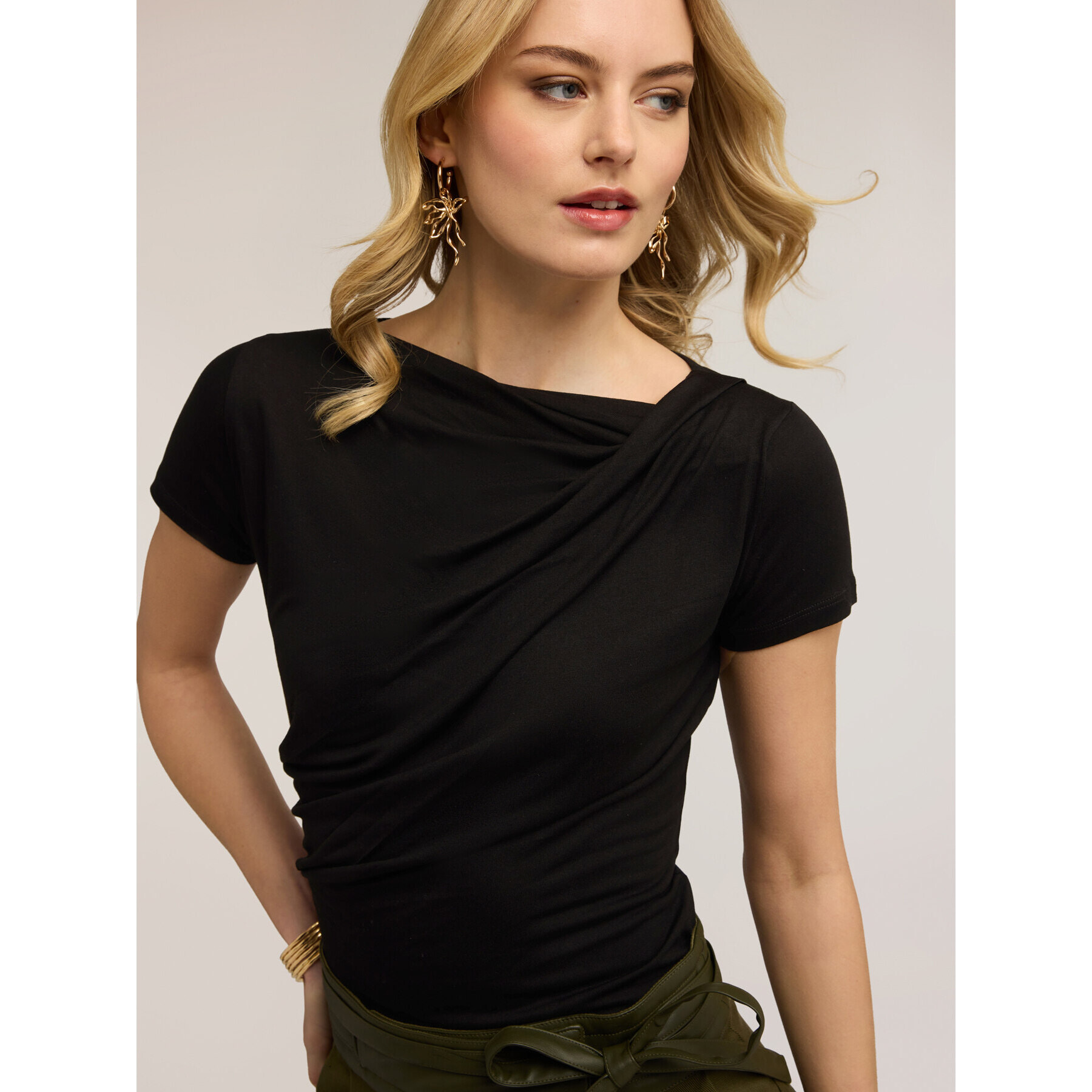 Motivi - T-shirt in jersey con drappeggio - Nero