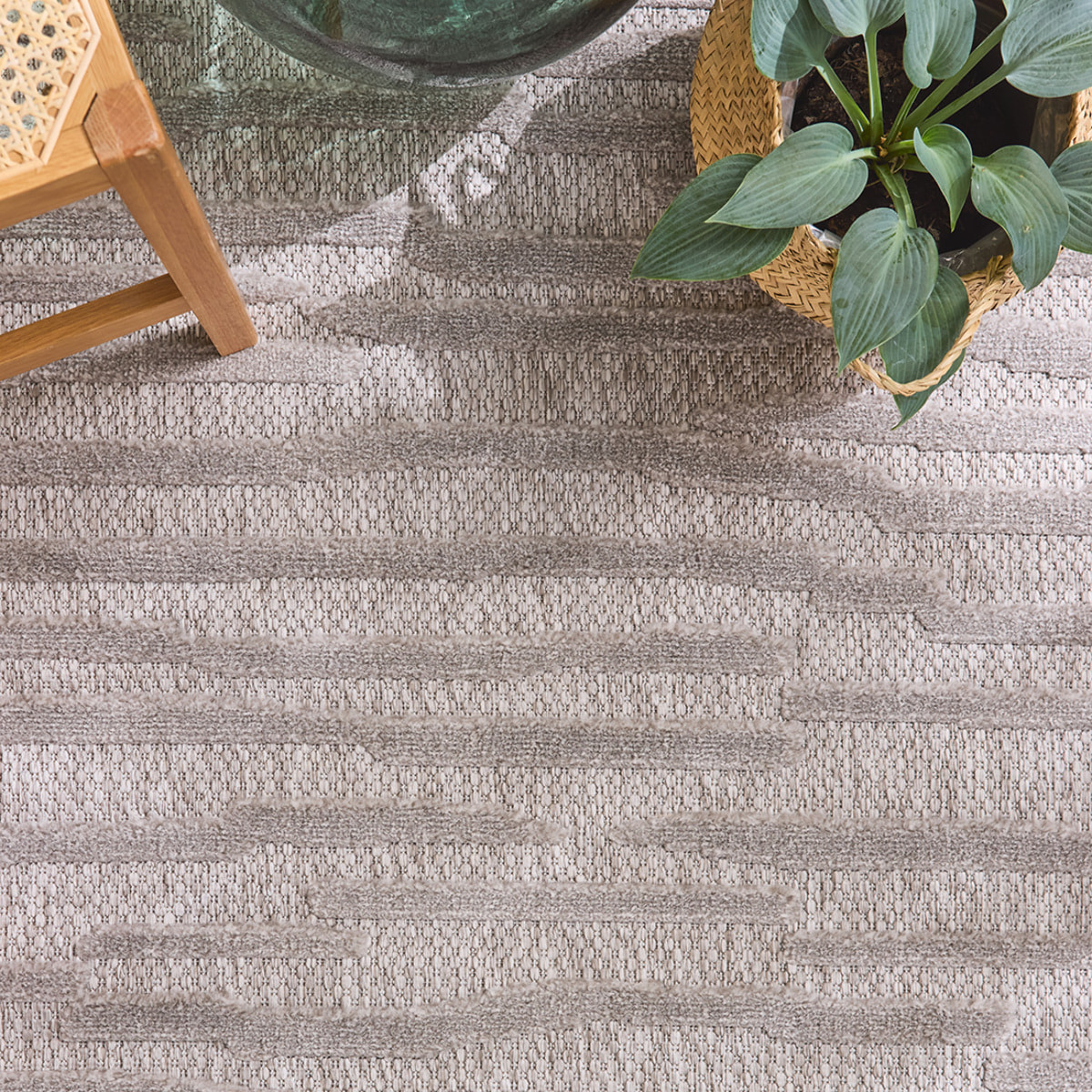 SANTORINI - Tapis d'intérieur/extérieur à motifs en relief rayure - Gris