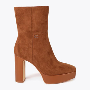 Stivaletto con zeppa effetto suede