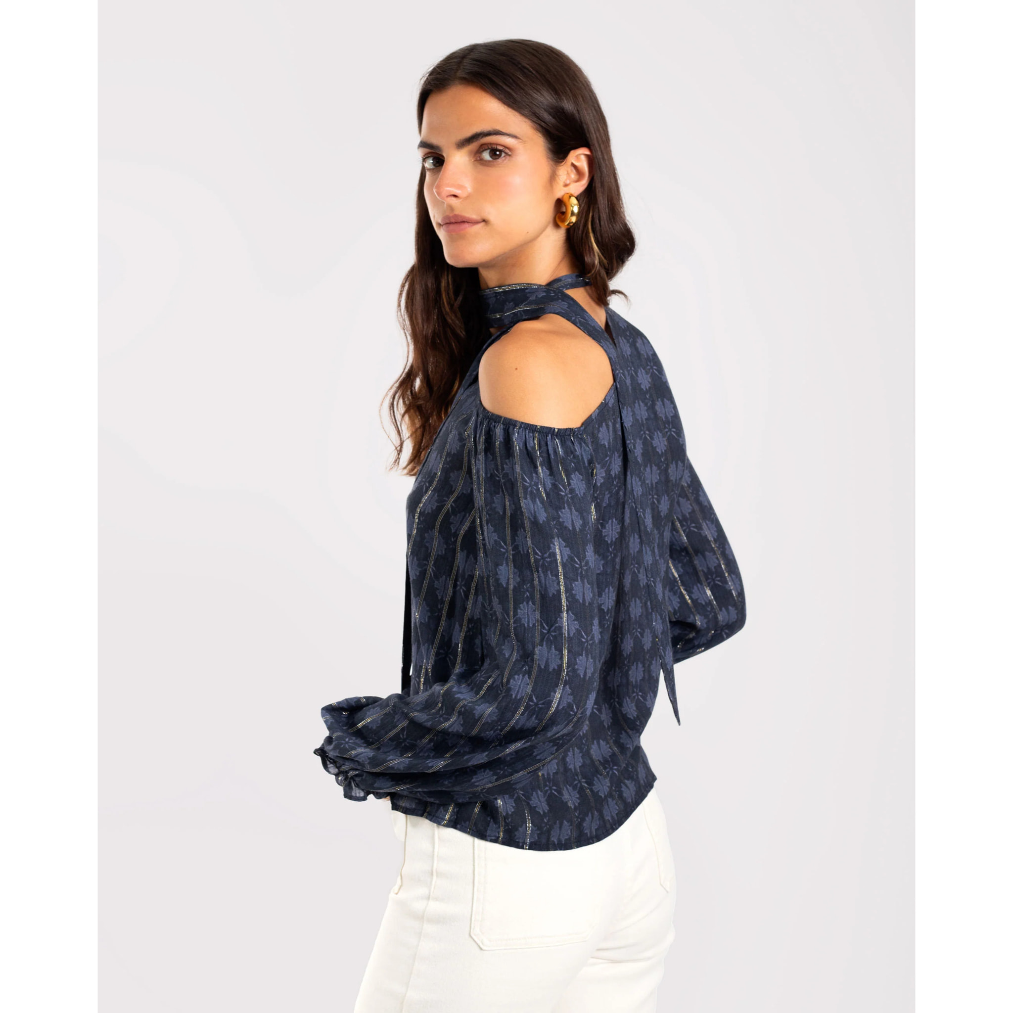 Blusa asimétrica con manga larga