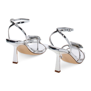 Sandalias con tacón plateado espejado