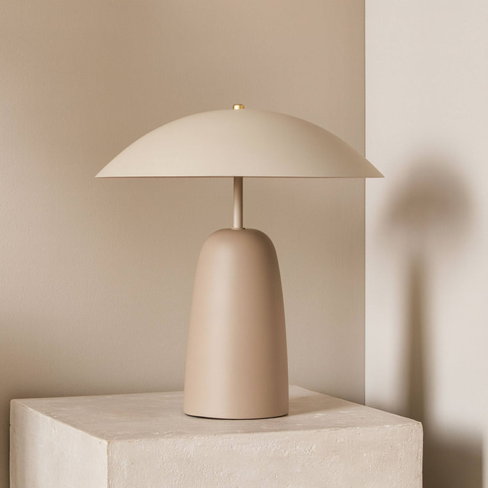 Lámpara de mesa en hierro de Color Arena roto con pantalla Redonda Ø31x39cm