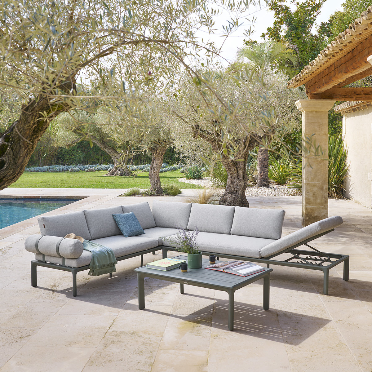 Salon de jardin "Dilors" vert laurier 6 places en aluminium et polyester