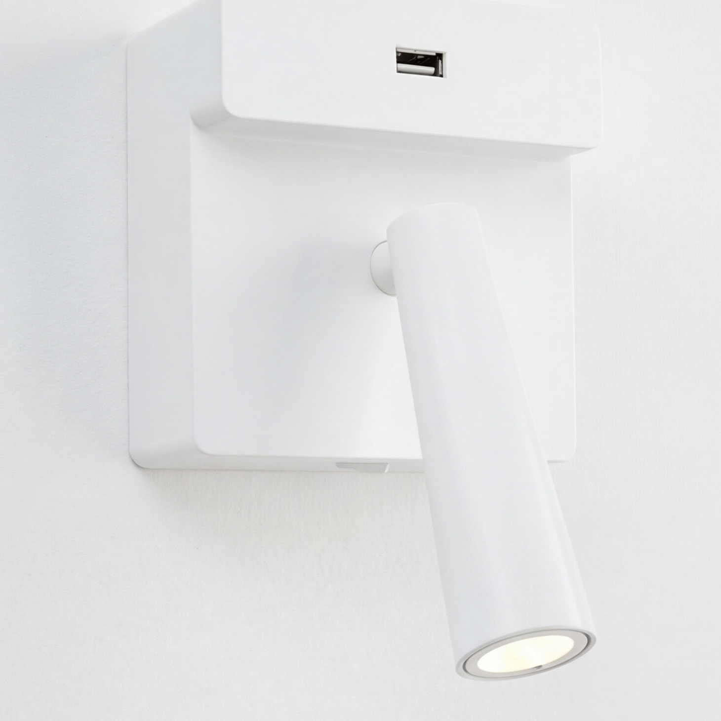 LEDS C4 Luz de lectura Gamma USB LED 3.5 Blanco cálido - 2700K ON-OFF Blanco 123lm