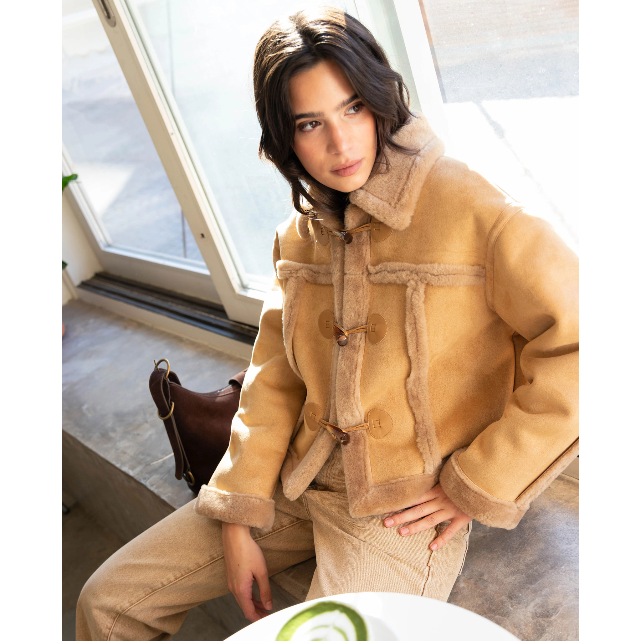 Chaqueta corta de mujer efecto piel vuelta de mujer