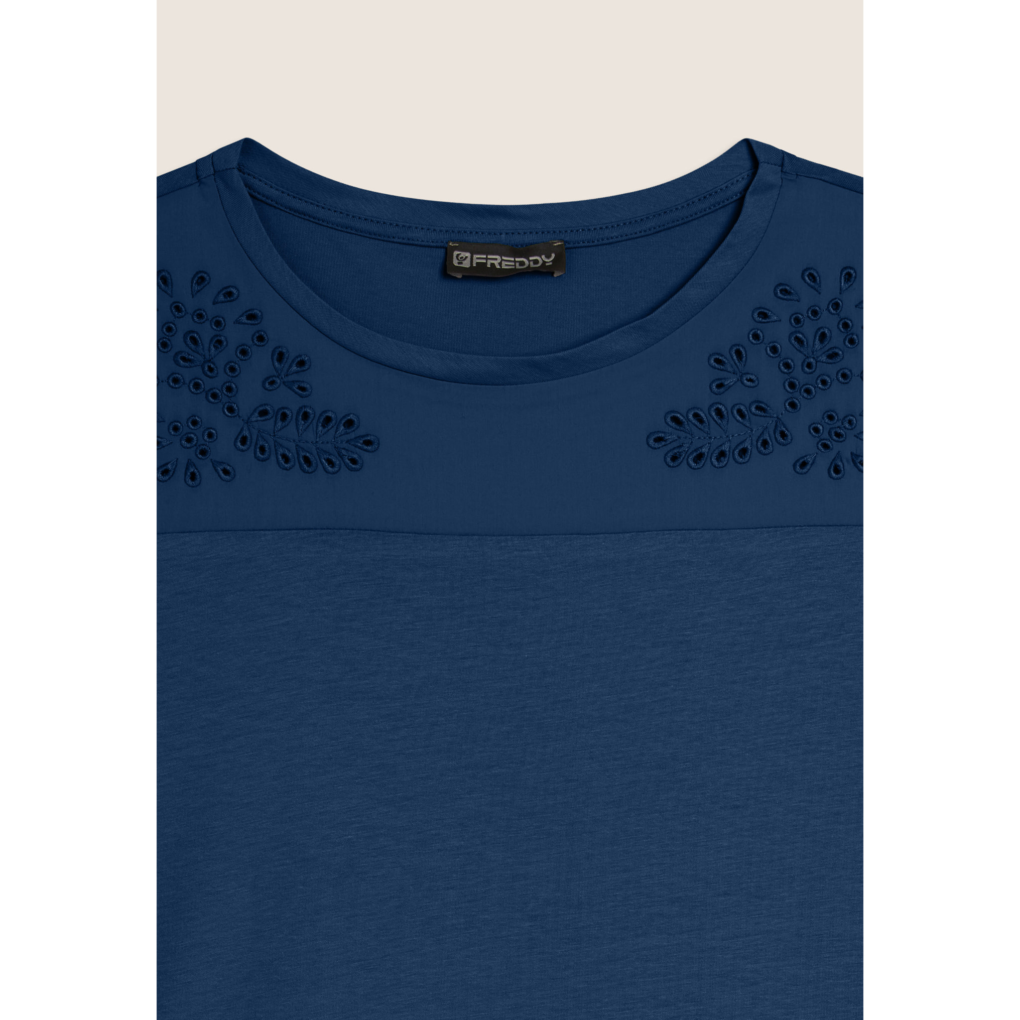 T-shirt in Jersey con Ricami Floreali